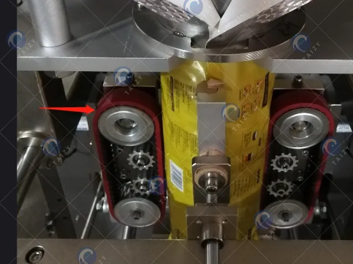 film pulling rollers of chilli powder packaging machine