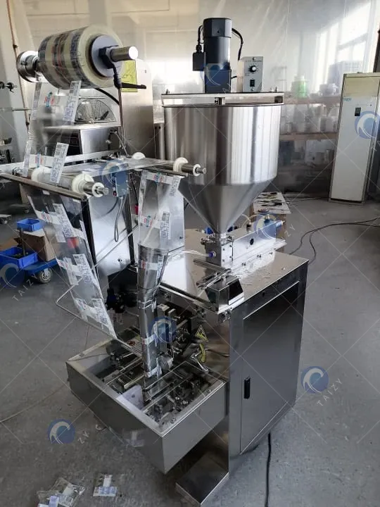 машина для упаковки чили-соуса