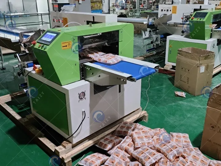 pillow type packaging machine